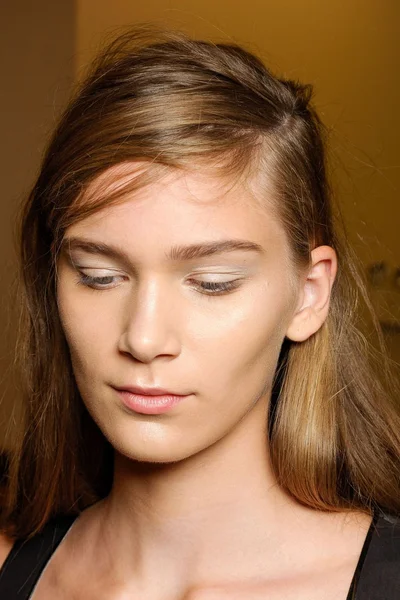 Look 10